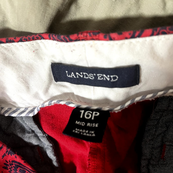 Lands End Women's Red Shorts paisley polka dot Bandana print sz 16P - Picture 7 of 7